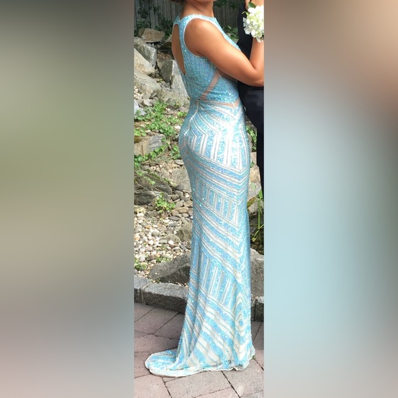 Beaded Sequence Prom/Evening Gown. Size 2. - Picture 2 of 3